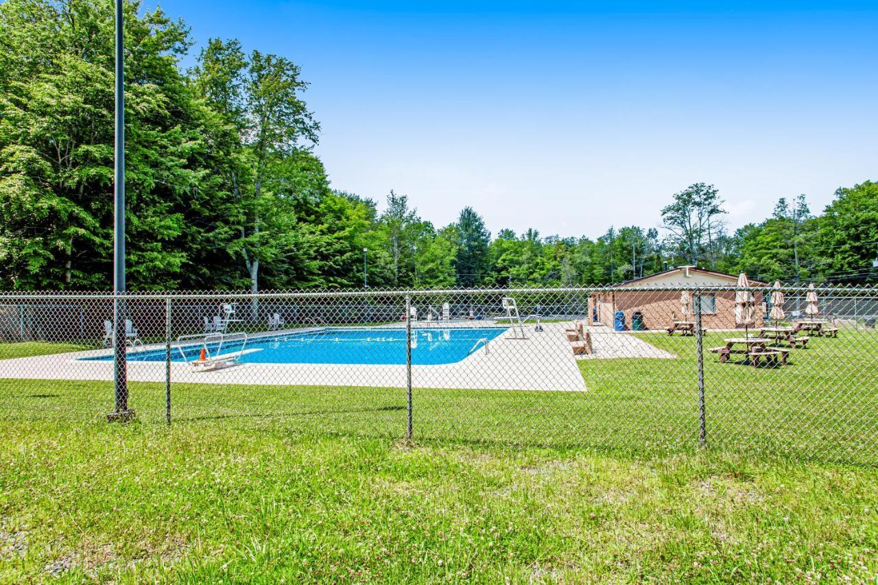 Friendship Lodge Pocono Lake Экстерьер фото